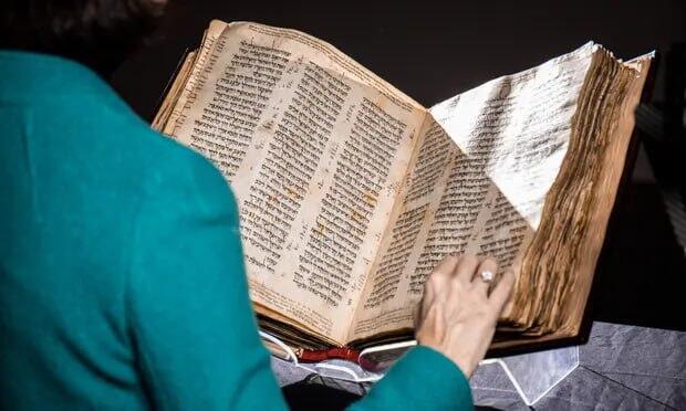 תנ"ך בן 1,100 שנים עומד להיות המסמך הכי יקר בהיסטוריה